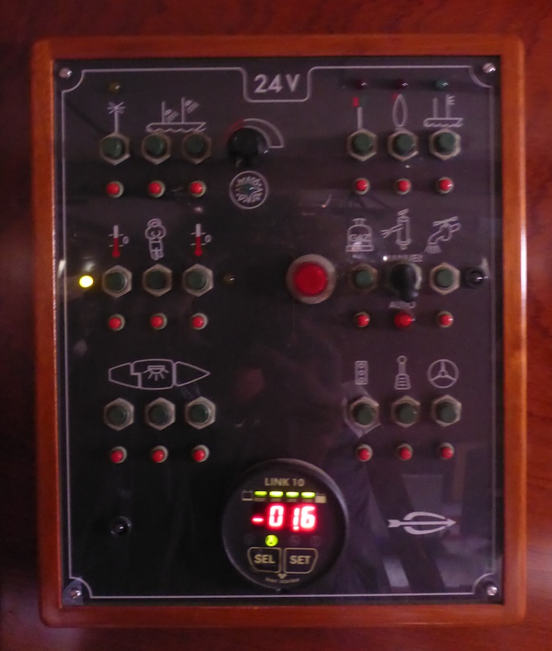  Amel Super Maramu 2000 Diruptor Unipolar 24 Volt Panel 