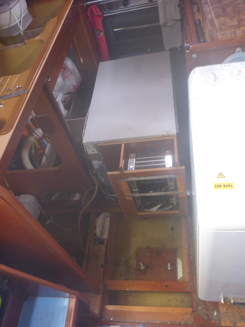  Amel Super Maramu 2000 Frigoboat Fridge removal 